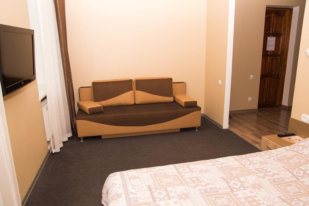 Yuzhniy Dvorik Aparthotel Odesa Exterior photo