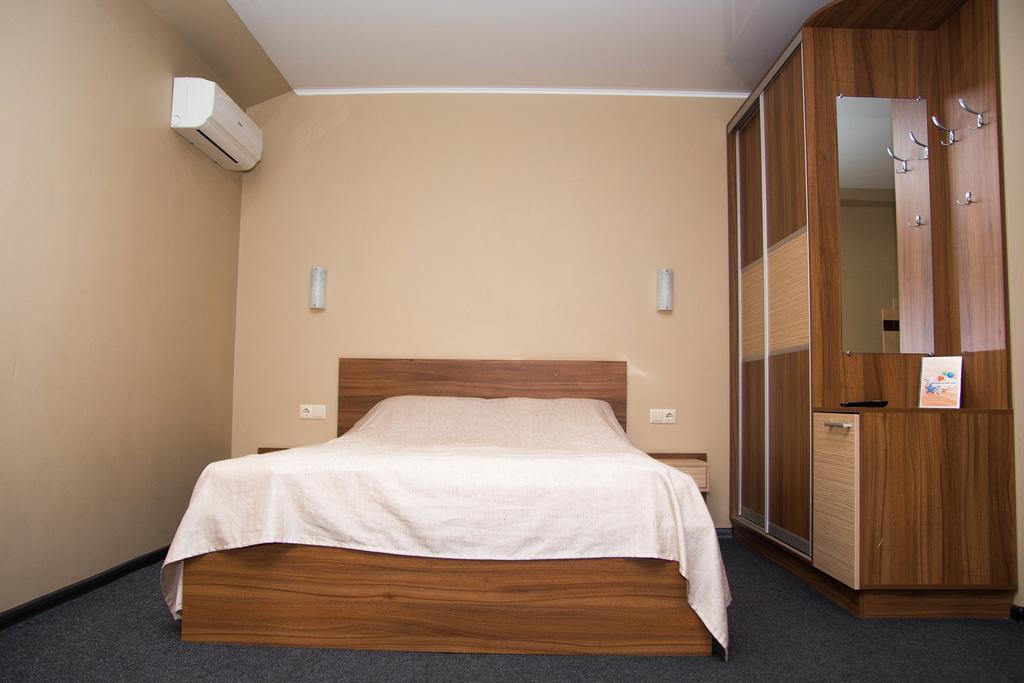 Yuzhniy Dvorik Aparthotel Odesa Exterior photo